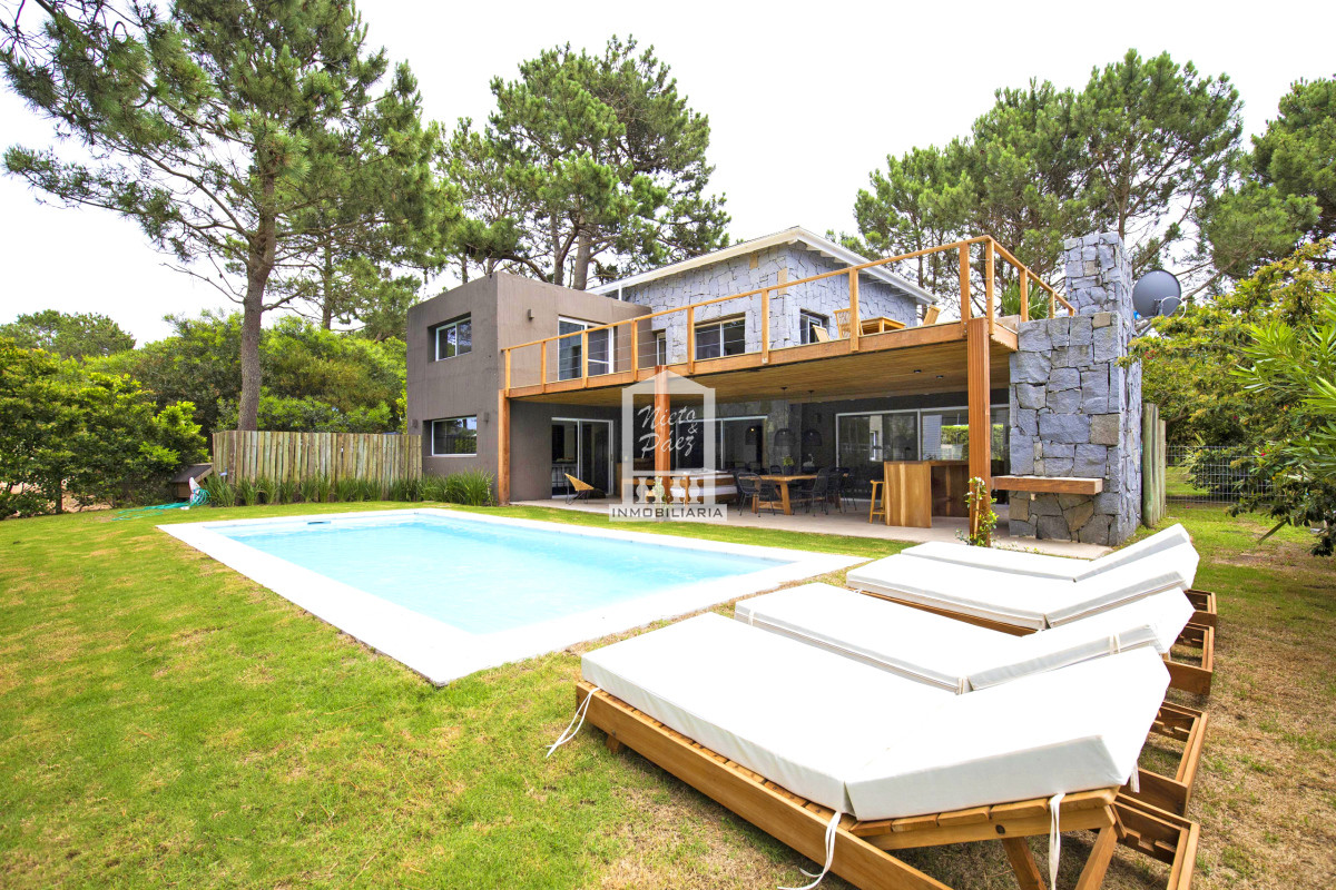Casa ID.40539 - Pinar del Faro, 4 dorm, piscina. 450 m2 construidos