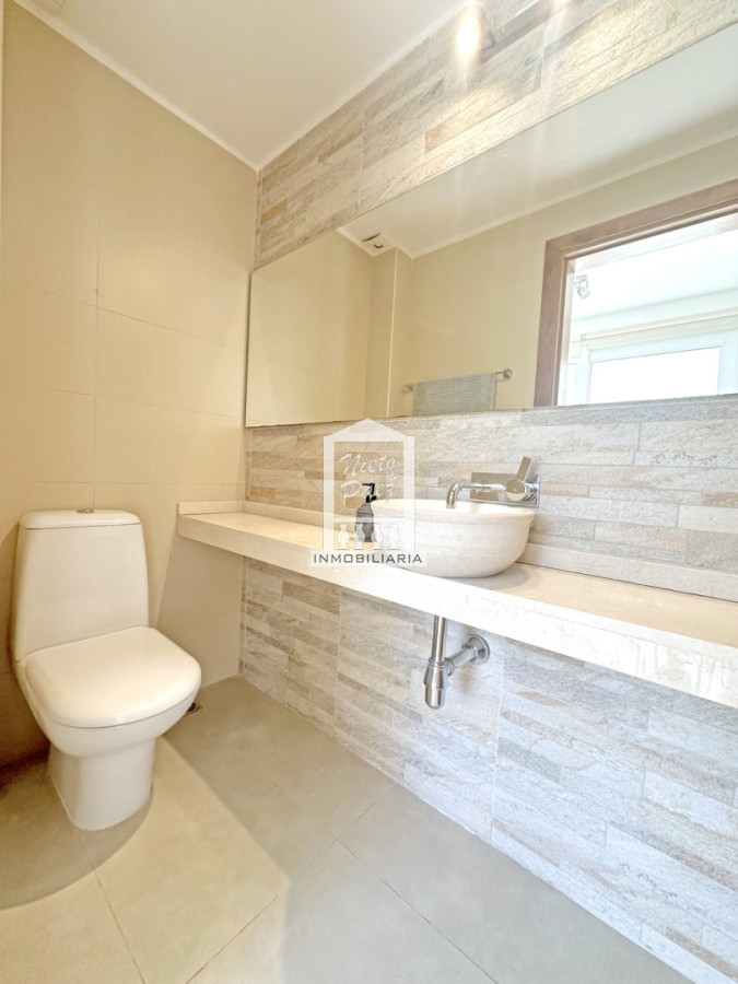Casa ID.34401 - Barrio Privado, Playa Mansa. 5 suites + servicio, 2 piscinas. Losa radiante. 
