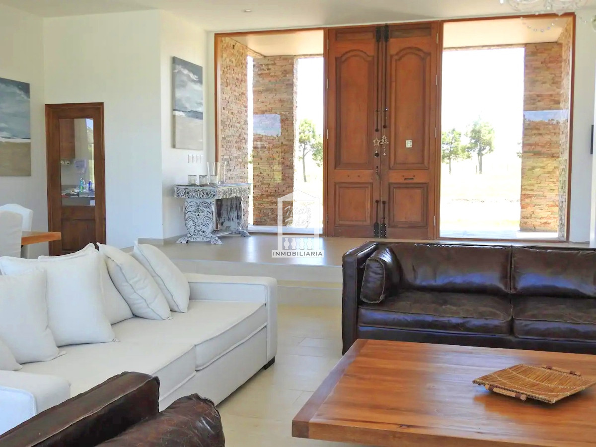 Casa ID.37708 - Pueblo Mío, sobre lago, 4 suites, piscina. Barrio Privado de lujo con amenities.