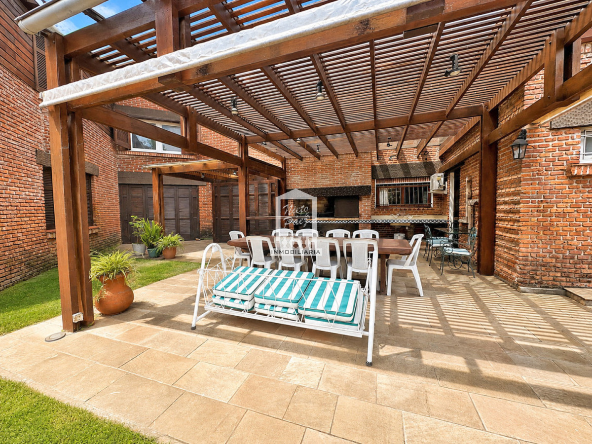Casa ID.40237 - 565 m2 construidos, 1.495 m2 de terreno. Playa Mansa