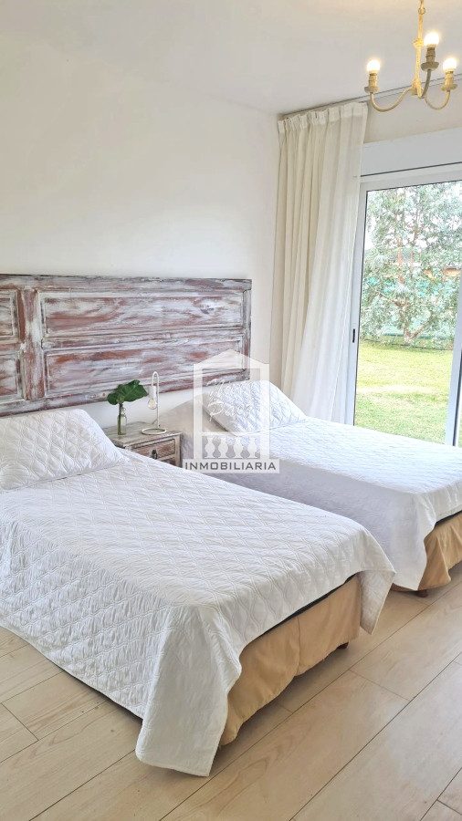 Casa ID.37708 - Pueblo Mío, sobre lago, 4 suites, piscina. Barrio Privado de lujo con amenities.