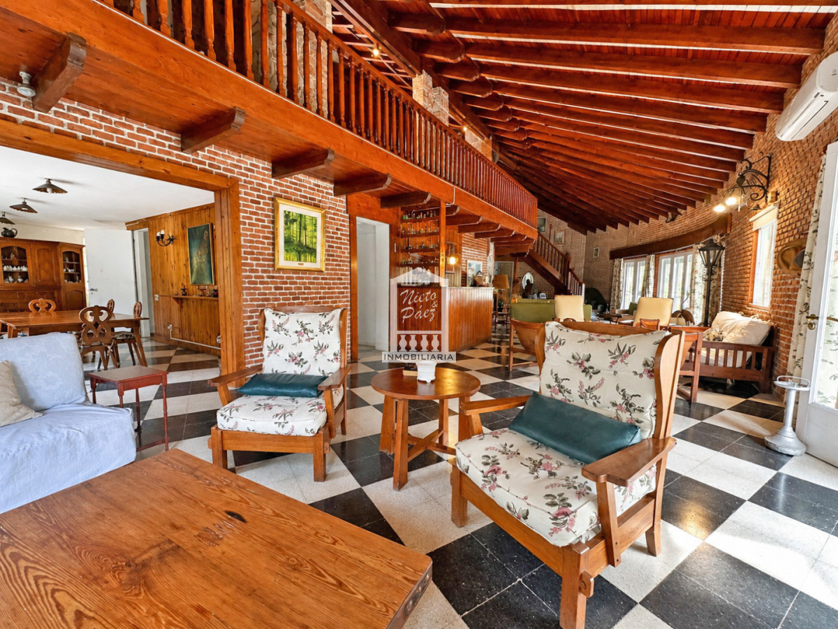 Casa ID.40237 - 565 m2 construidos, 1.495 m2 de terreno. Playa Mansa