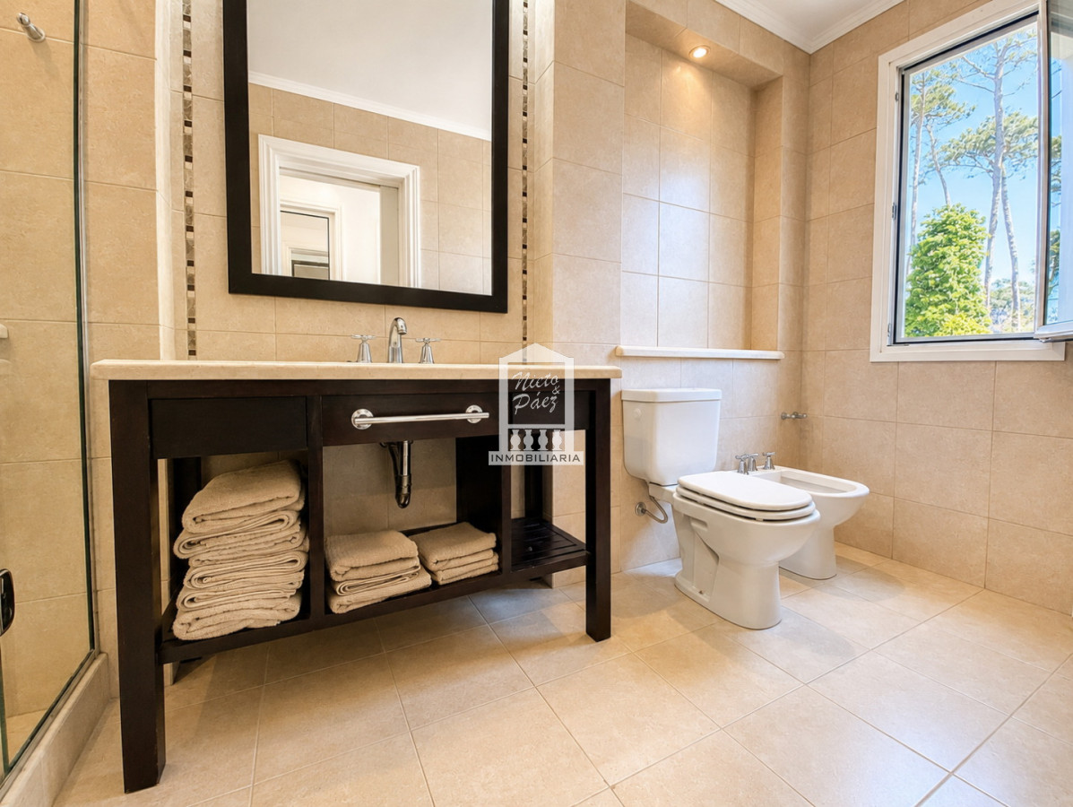 Casa ID.34498 - Barrio privado, Playa Mansa, 4 suites, piscina, playroom, barbacoa.