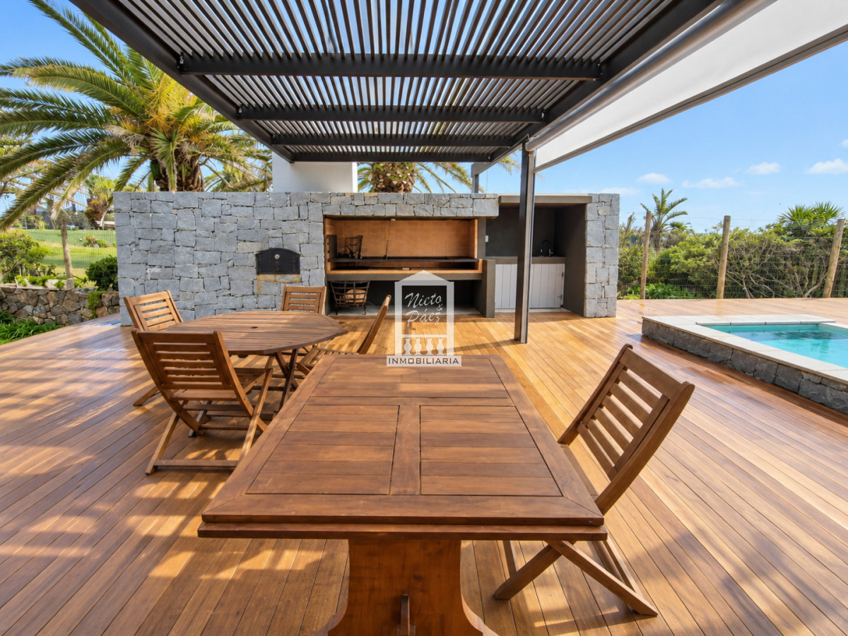 Casa ID.37636 - Primera fila en las mesitas, con toda la vista.