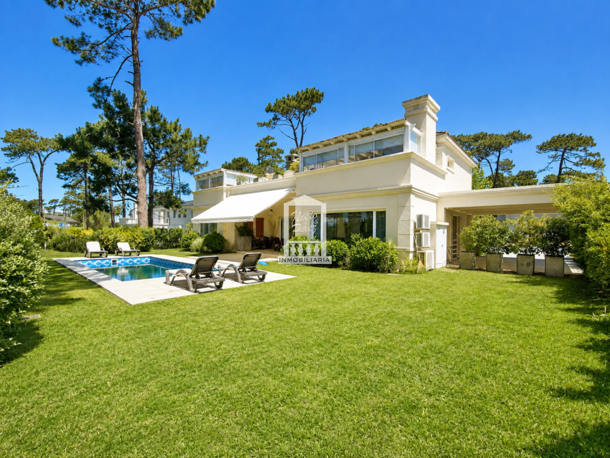Casa ID.34498 - Barrio privado, Playa Mansa, 4 suites, piscina, playroom, barbacoa.