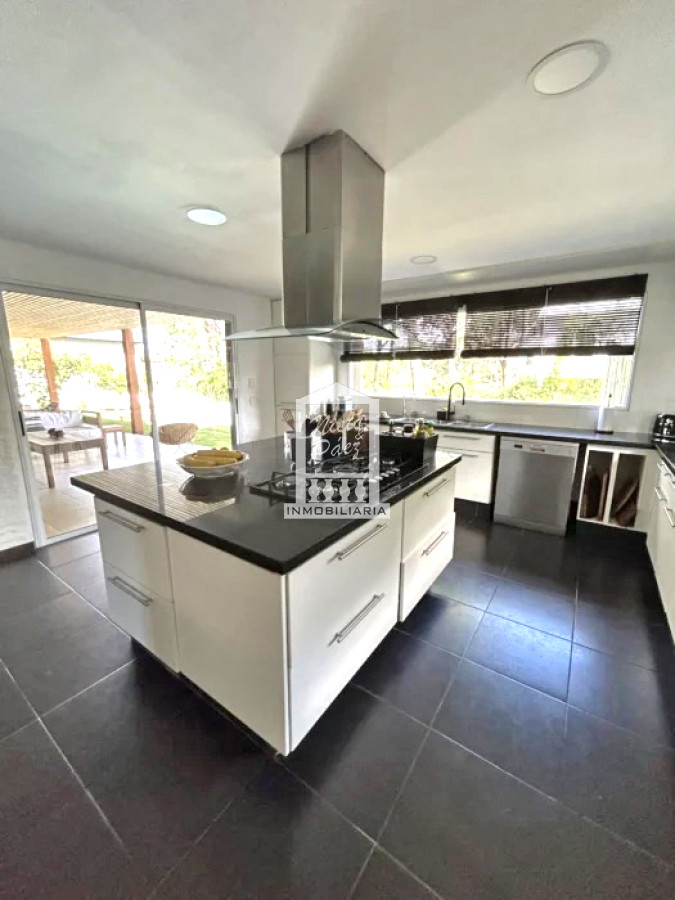 Casa ID.40539 - Pinar del Faro, 4 dorm, piscina. 450 m2 construidos