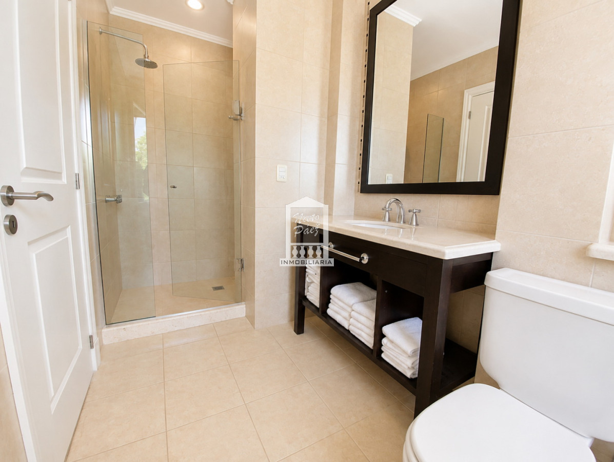 Casa ID.34498 - Barrio privado, Playa Mansa, 4 suites, piscina, playroom, barbacoa.