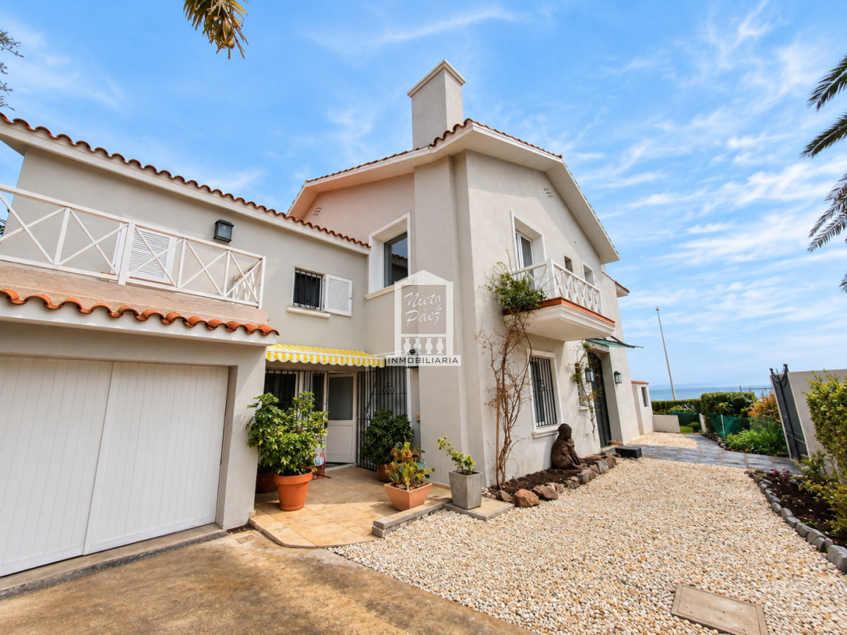 Casa ID.37636 - Primera fila en las mesitas, con toda la vista.