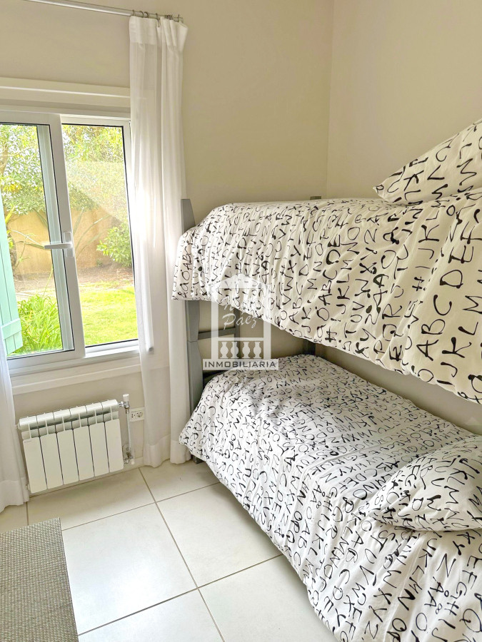 Casa ID.40104 - El Chorro, Reciclada. 3 dorm y servicio. Piscina. Vidrios DVH