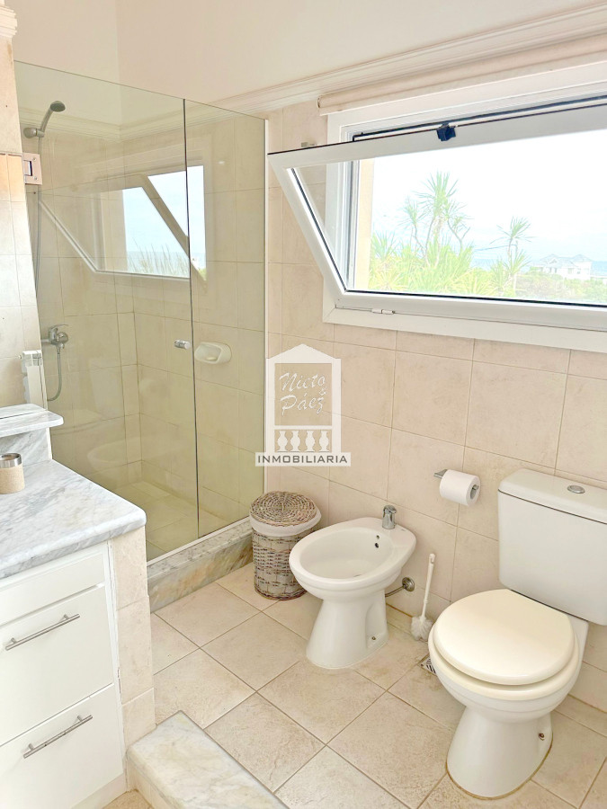 Casa ID.40104 - El Chorro, Reciclada. 3 dorm y servicio. Piscina. Vidrios DVH