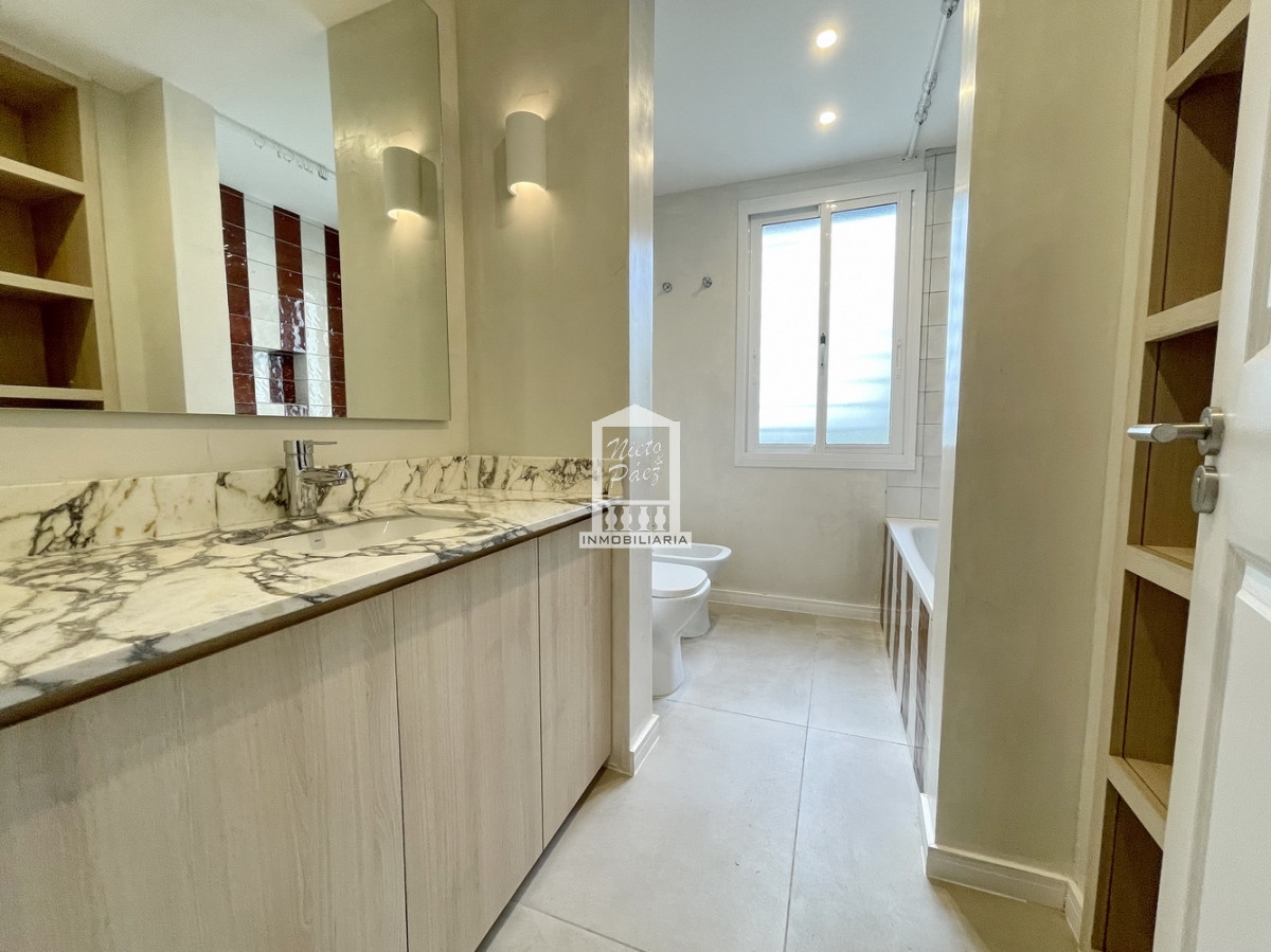 Casa ID.40005 - Totalmente renovada en la mejor zona de la península!