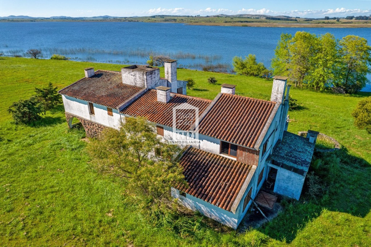 Casa ID.39975 - Laguna del Sauce, Barrio privado. 12.193m2 de terreno, 500m2 construidos. 