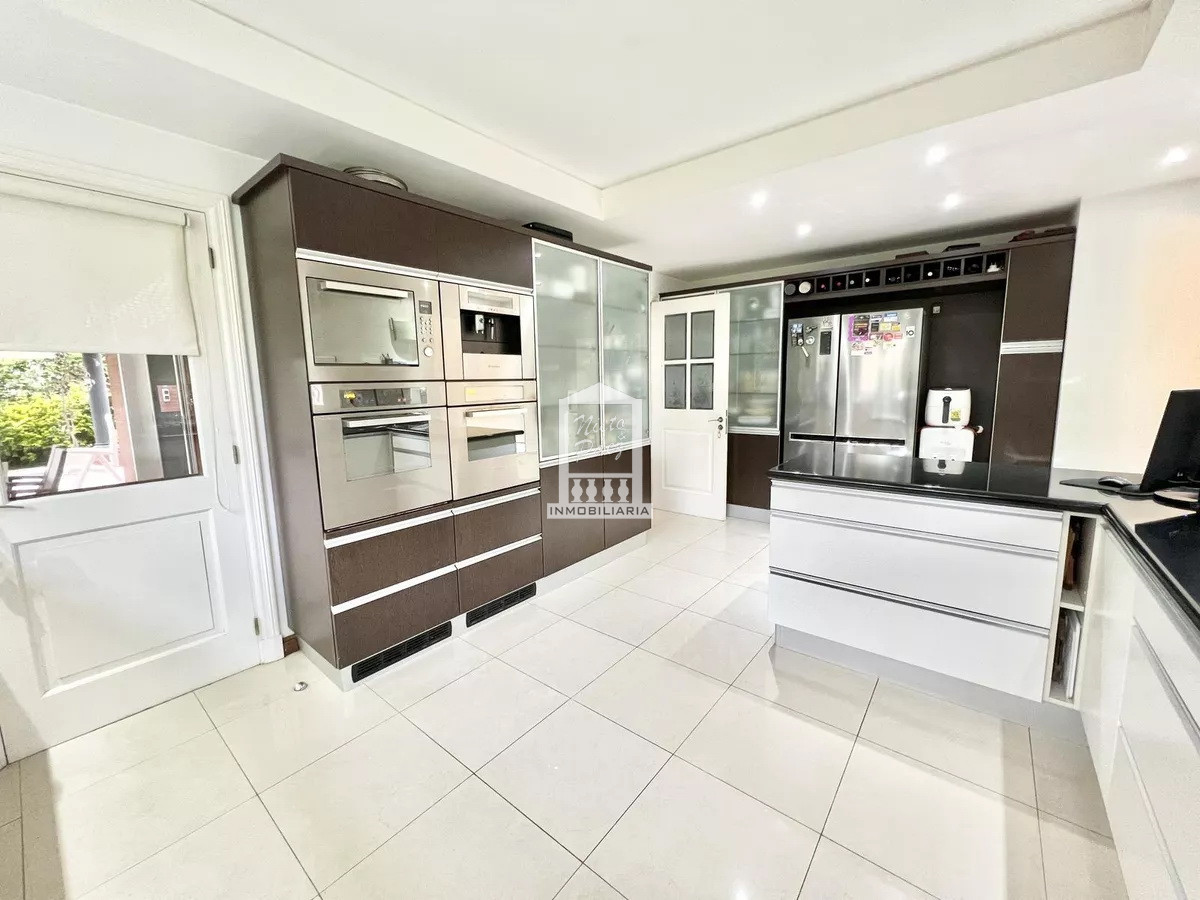 Casa ID.39618 - Mansa, 487 m2 construidos. Losa radiante. Piscina climatizada