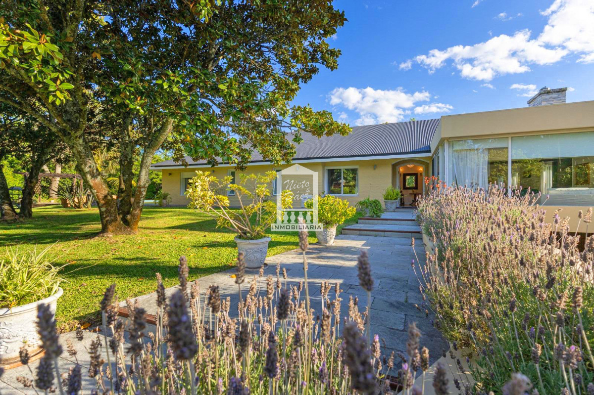 Casa ID.34603 - Oportunidad en el country, 5 dorm, piscina climatizada, 474 m2 construidos