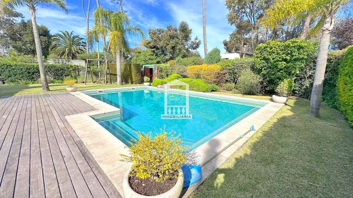 Casa ID.39618 - Mansa, 487 m2 construidos. Losa radiante. Piscina climatizada