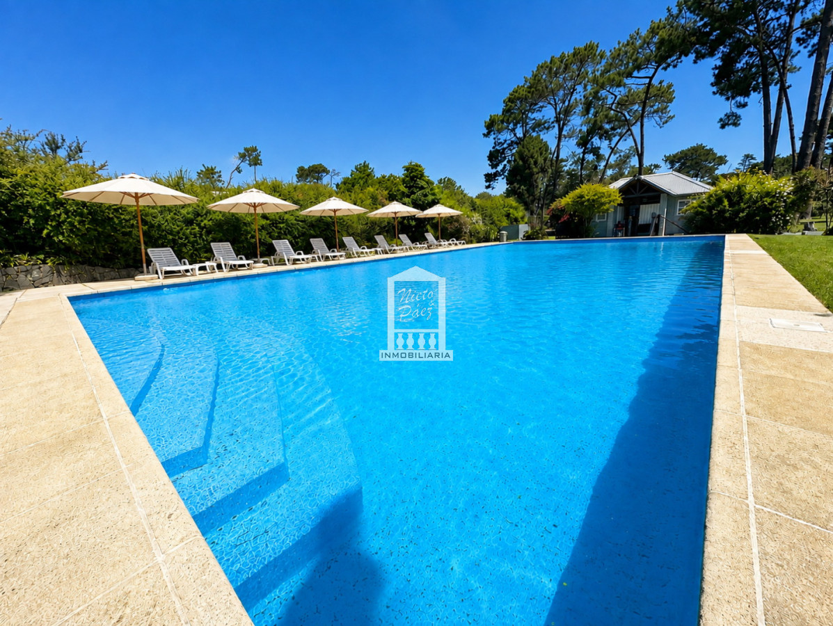 Casa ID.34815 - Barrio privado, moderna, 5 suites, 489 m2, ideal para vivir todo el año.