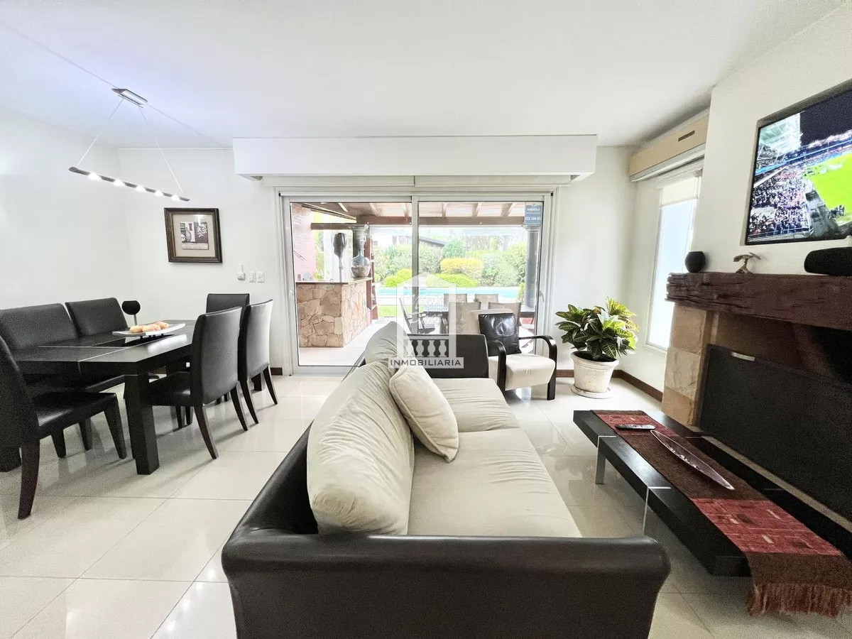 Casa ID.39618 - Mansa, 487 m2 construidos. Losa radiante. Piscina climatizada