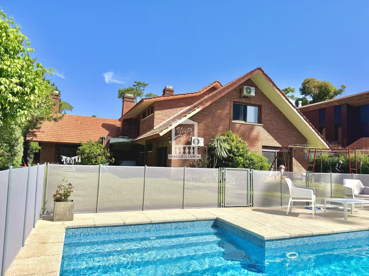 Playa mansa, donde todos quieren veranear!! Zona paradas!! 4 dormitorios, piscina climatizada!  - NYP32778C