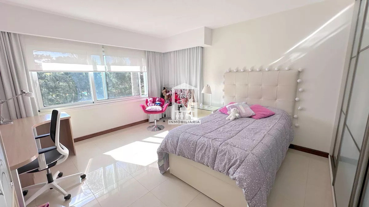 Casa ID.39618 - Mansa, 487 m2 construidos. Losa radiante. Piscina climatizada