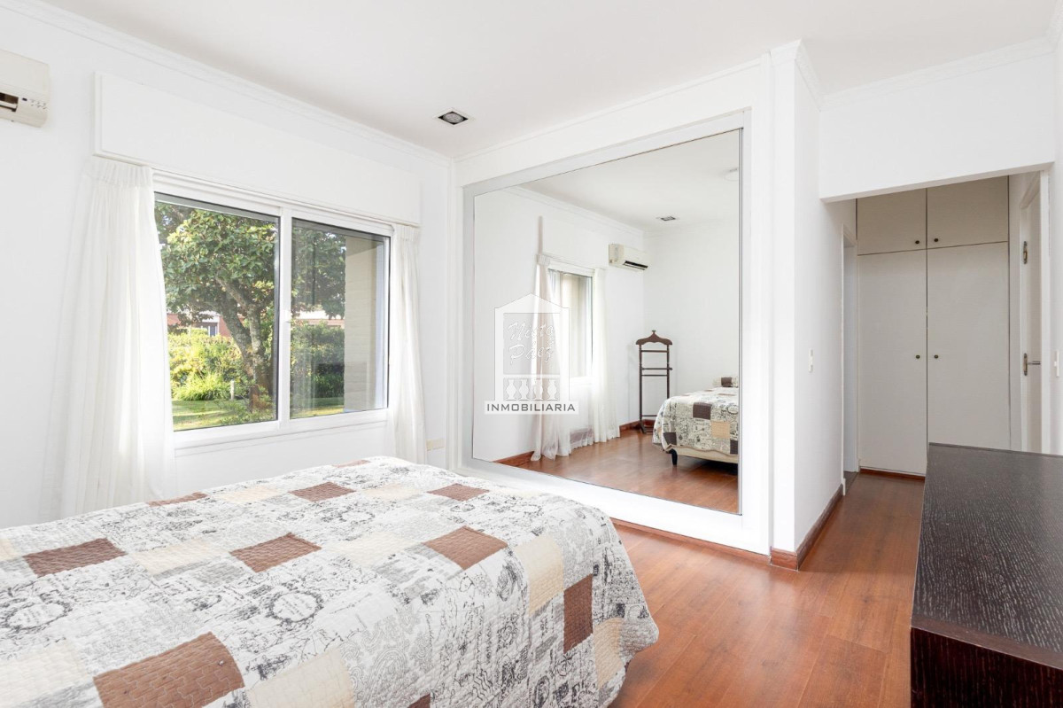 Casa ID.34603 - Oportunidad en el country, 5 dorm, piscina climatizada, 474 m2 construidos