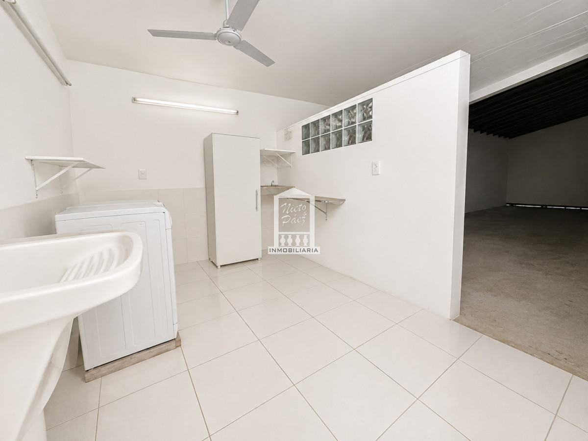 Casa ID.40237 - 565 m2 construidos, 1.495 m2 de terreno. Playa Mansa