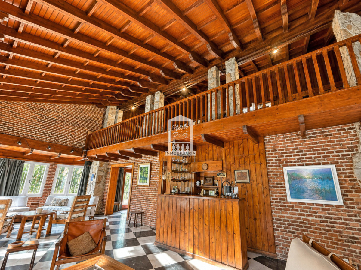 Casa ID.40237 - 565 m2 construidos, 1.495 m2 de terreno. Playa Mansa