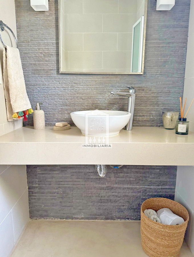 Casa ID.40104 - El Chorro, Reciclada. 3 dorm y servicio. Piscina. Vidrios DVH