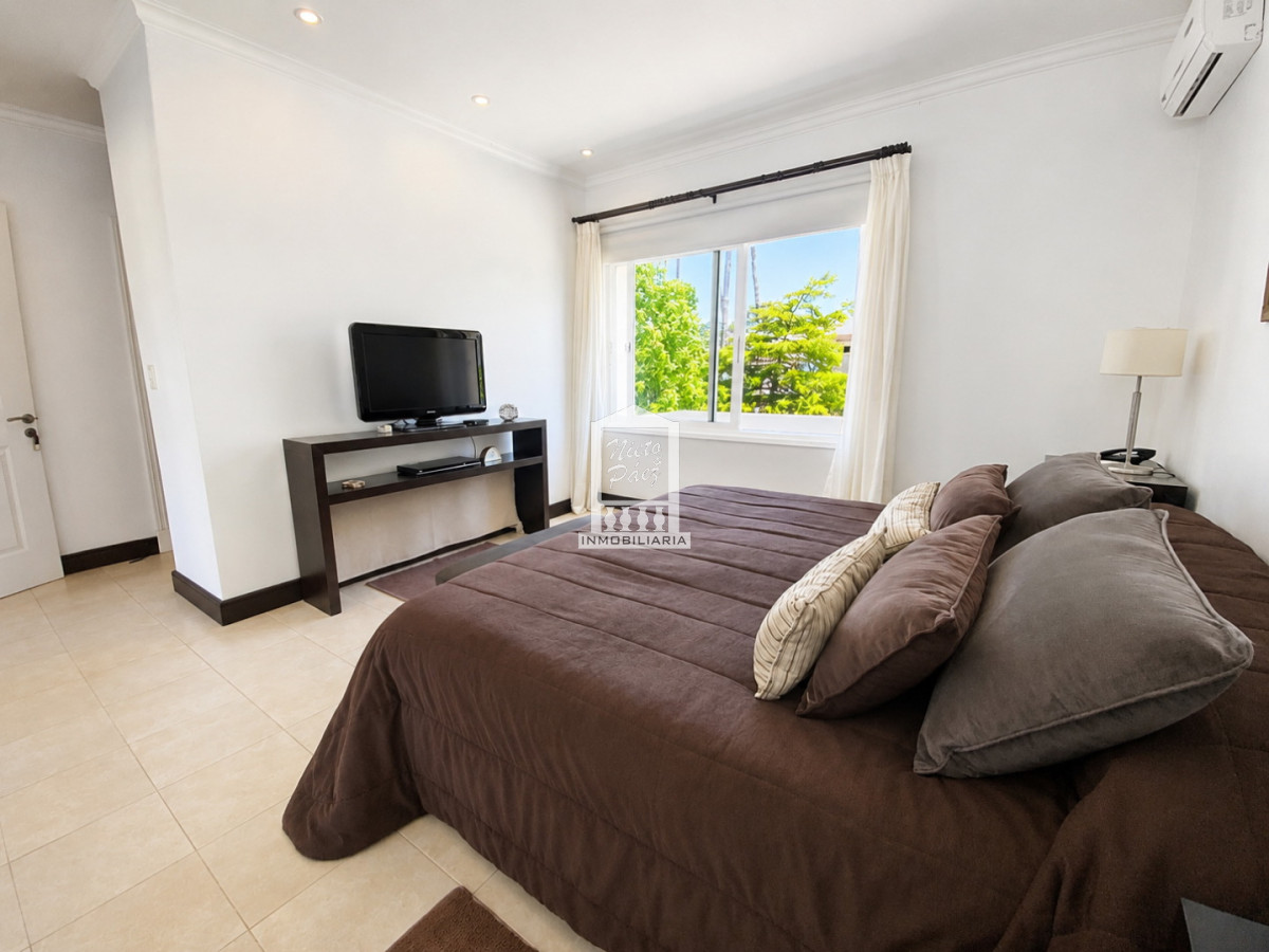 Casa ID.34498 - Barrio privado, Playa Mansa, 4 suites, piscina, playroom, barbacoa.