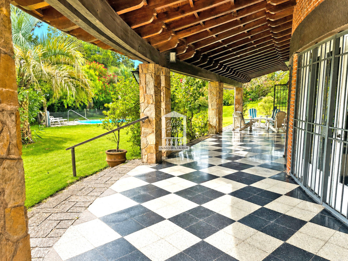 Casa ID.40237 - 565 m2 construidos, 1.495 m2 de terreno. Playa Mansa