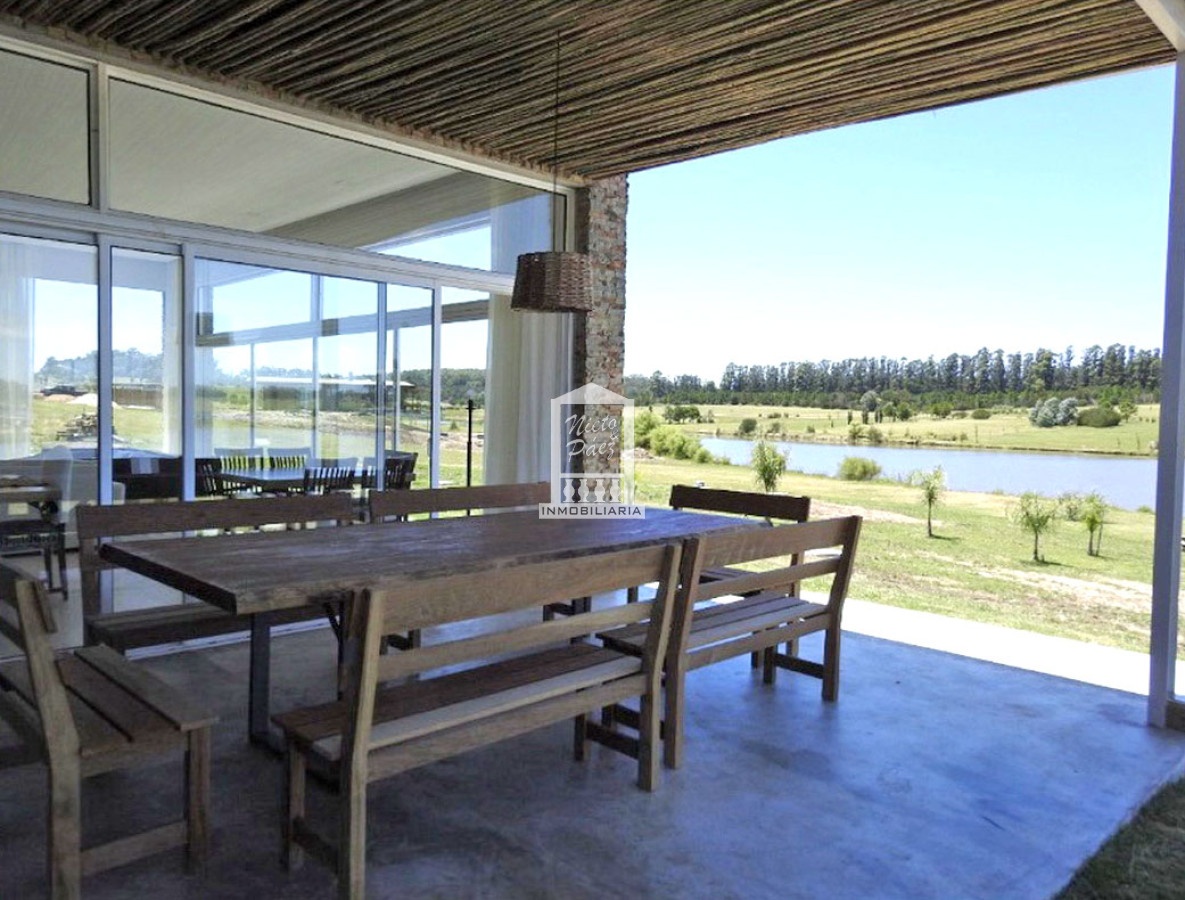Casa ID.37708 - Pueblo Mío, sobre lago, 4 suites, piscina. Barrio Privado de lujo con amenities.