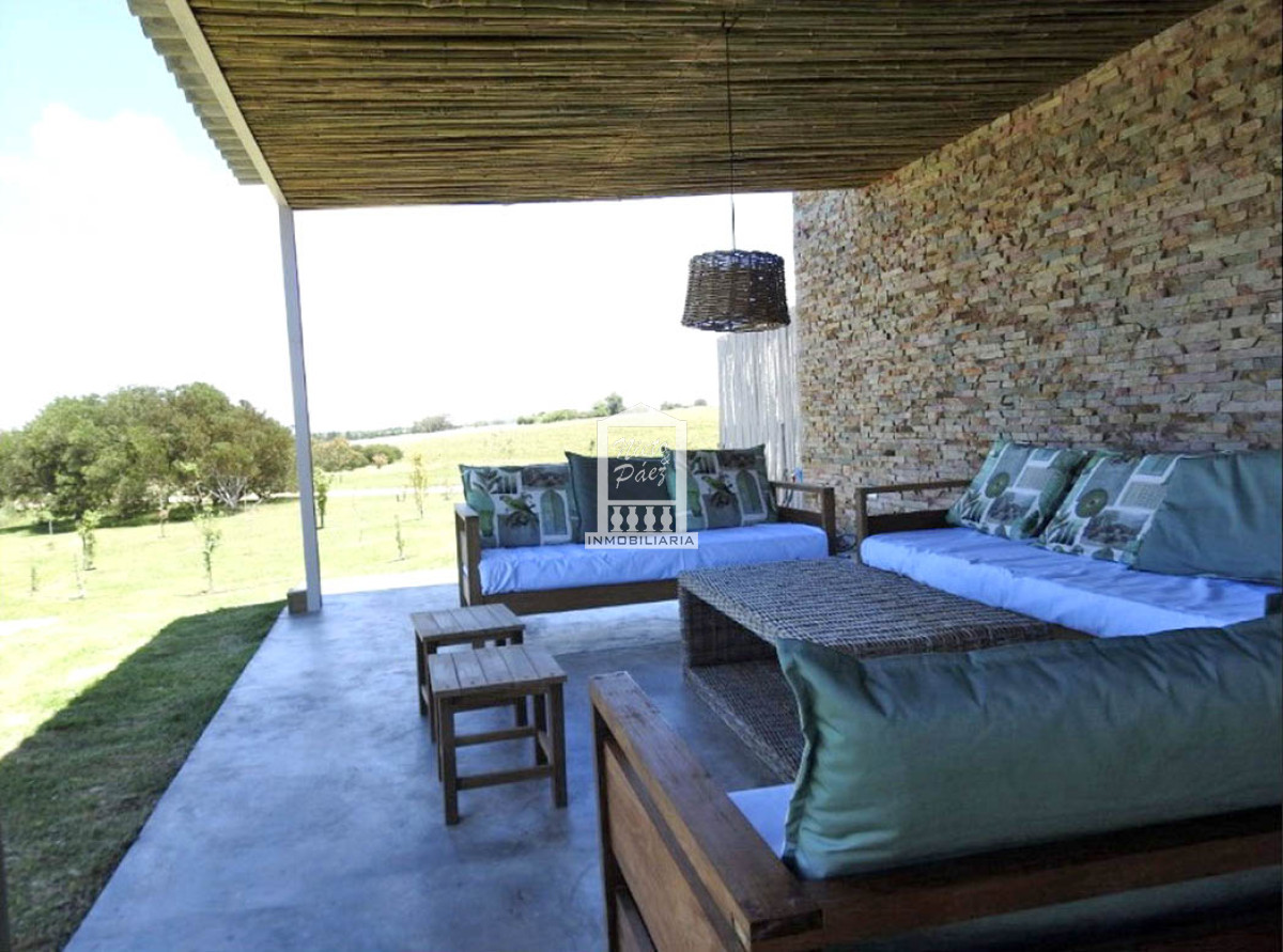 Casa ID.37708 - Pueblo Mío, sobre lago, 4 suites, piscina. Barrio Privado de lujo con amenities.
