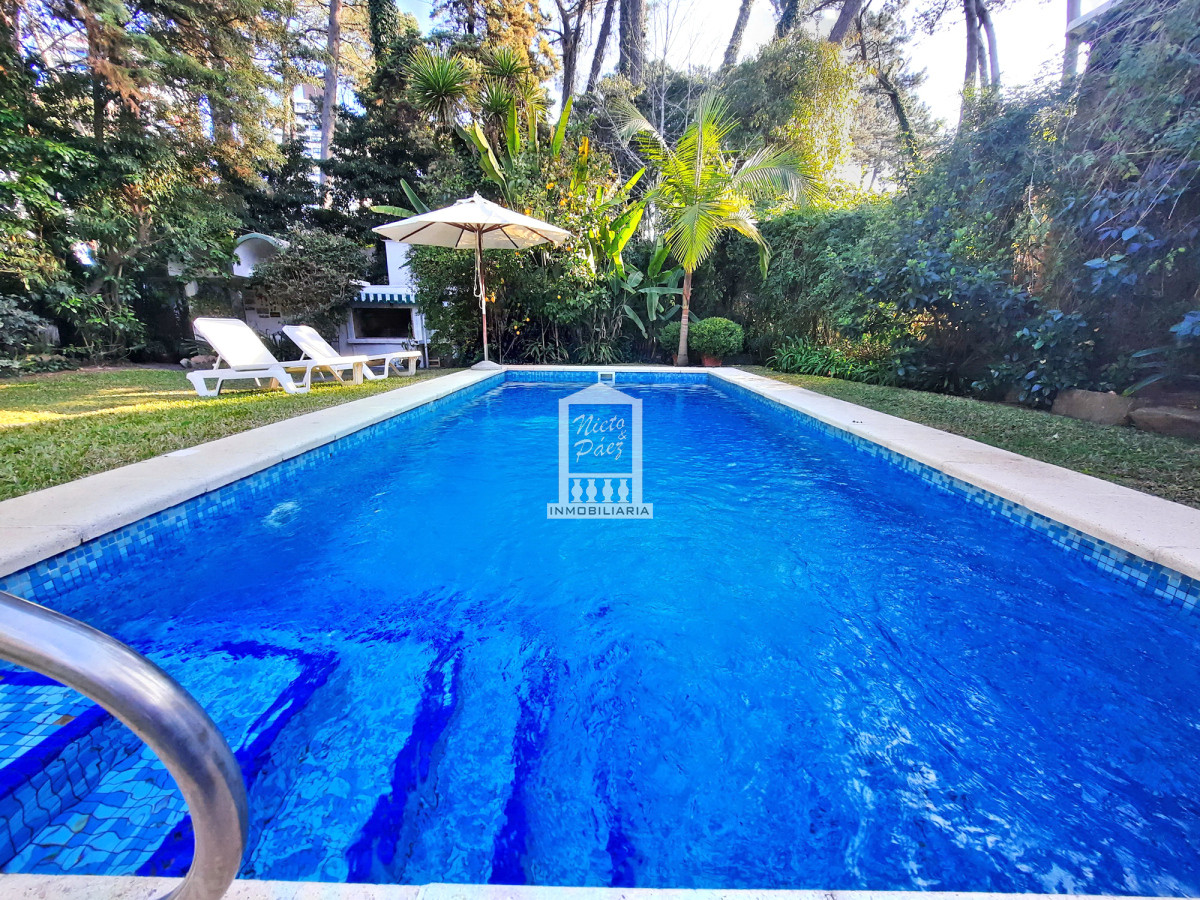 4 dorm y servicio. Losa radiante. Piscina climatizada
