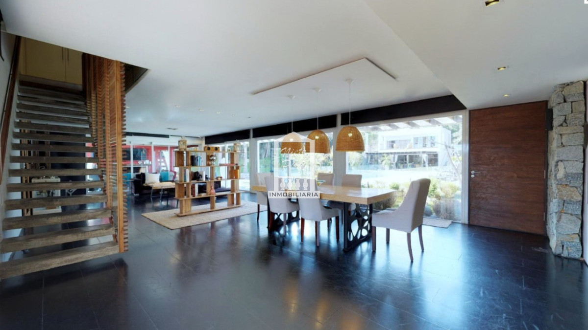 Casa ID.34815 - Barrio privado, moderna, 5 suites, 489 m2, ideal para vivir todo el año.