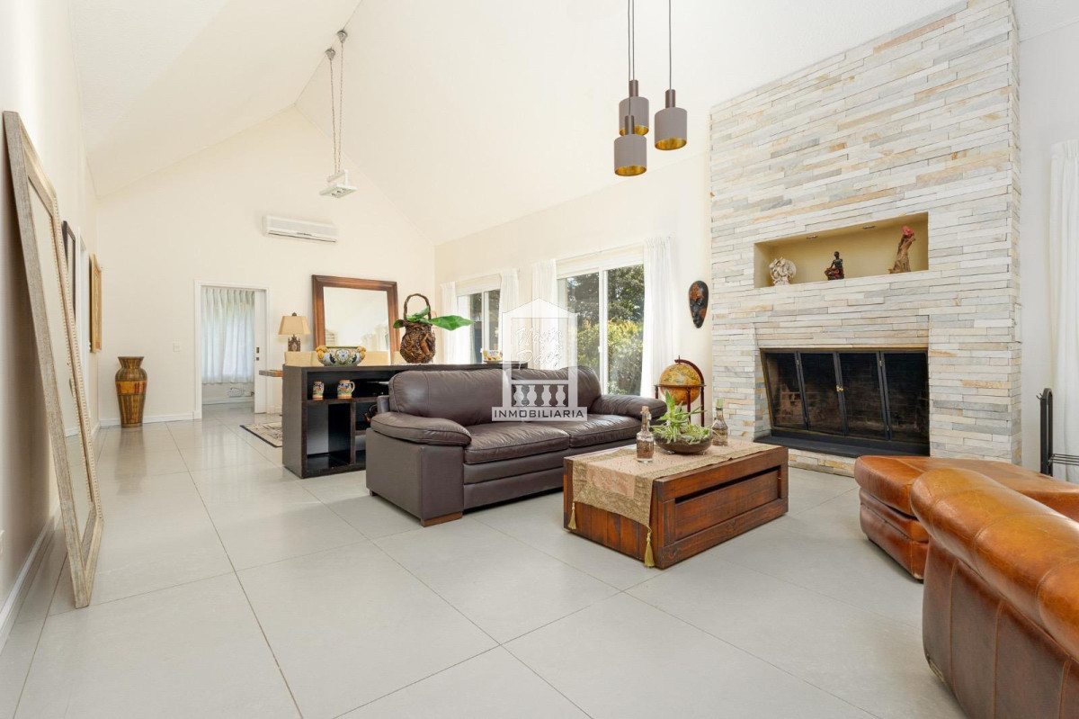 Casa ID.34603 - Oportunidad en el country, 5 dorm, piscina climatizada, 474 m2 construidos