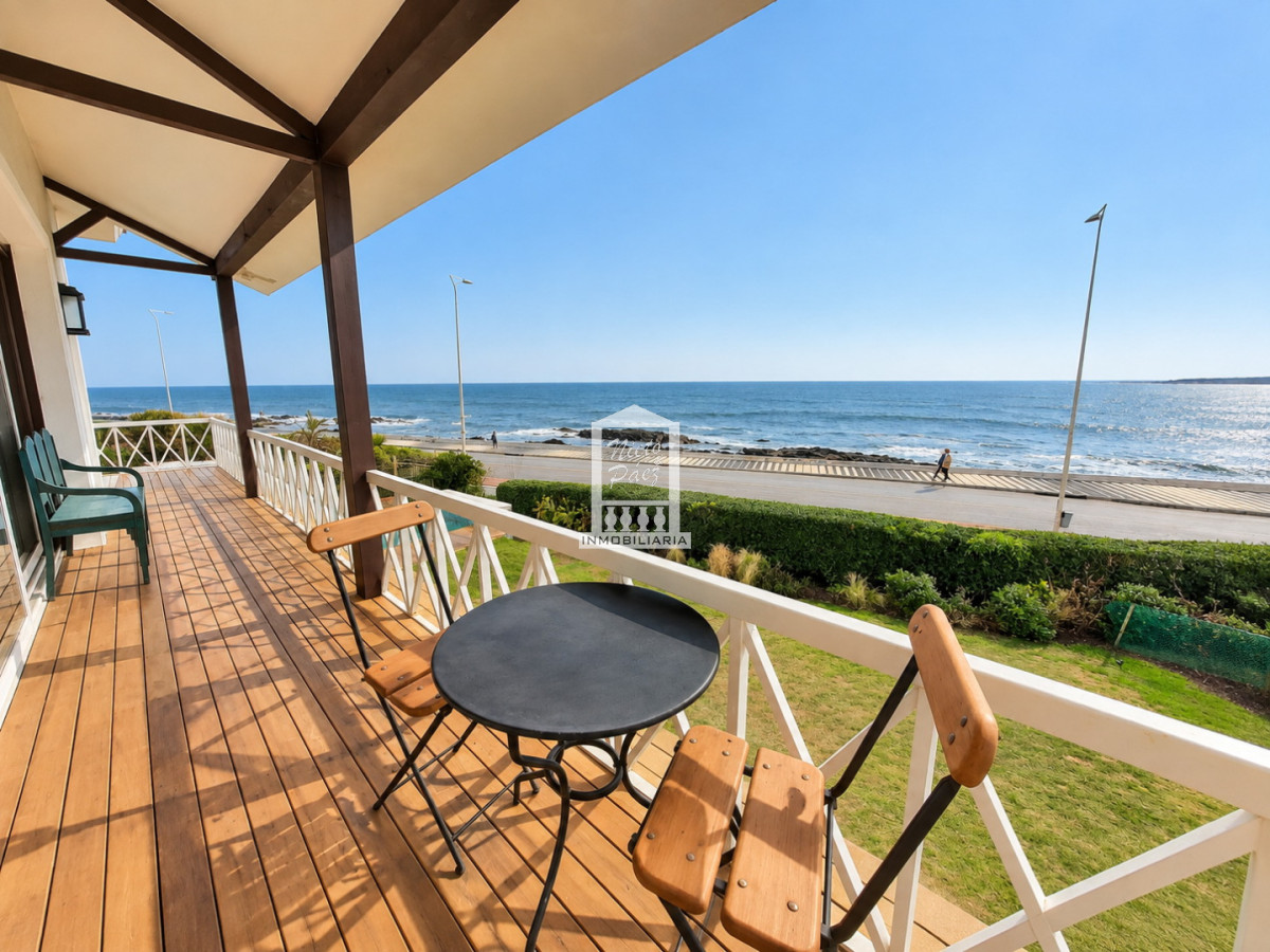 Casa ID.37636 - Primera fila en las mesitas, con toda la vista.