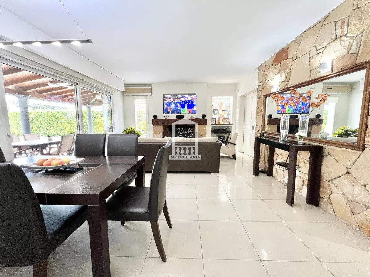 Casa ID.39618 - Mansa, 487 m2 construidos. Losa radiante. Piscina climatizada