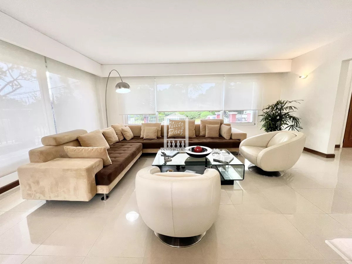 Casa ID.39618 - Mansa, 487 m2 construidos. Losa radiante. Piscina climatizada