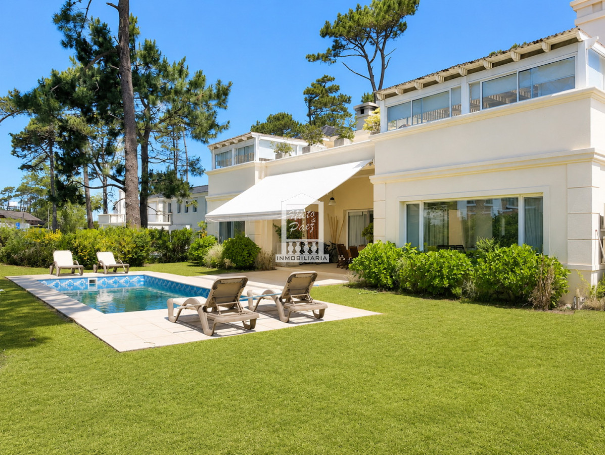 Casa ID.34498 - Barrio privado, Playa Mansa, 4 suites, piscina, playroom, barbacoa.