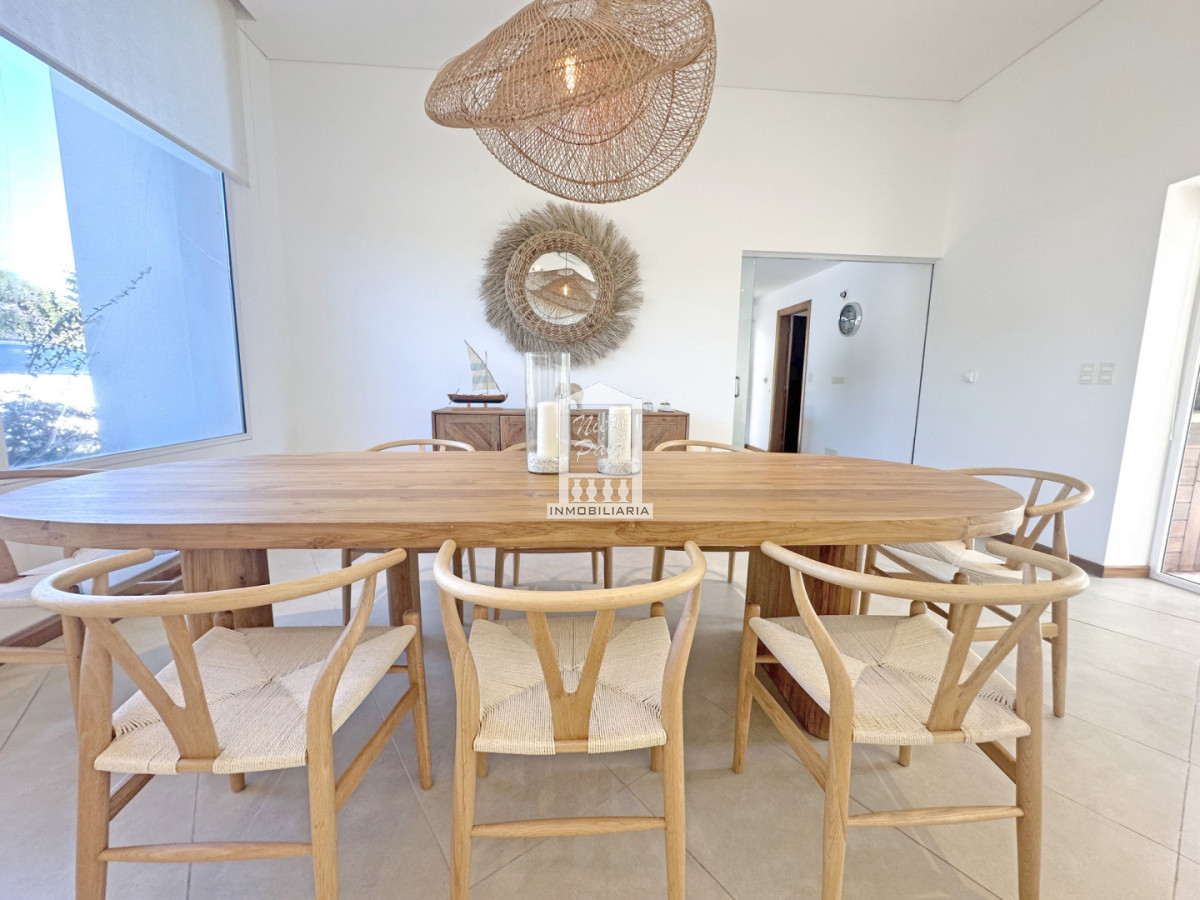 Casa ID.34401 - Barrio Privado, Playa Mansa. 5 suites + servicio, 2 piscinas. Losa radiante. 