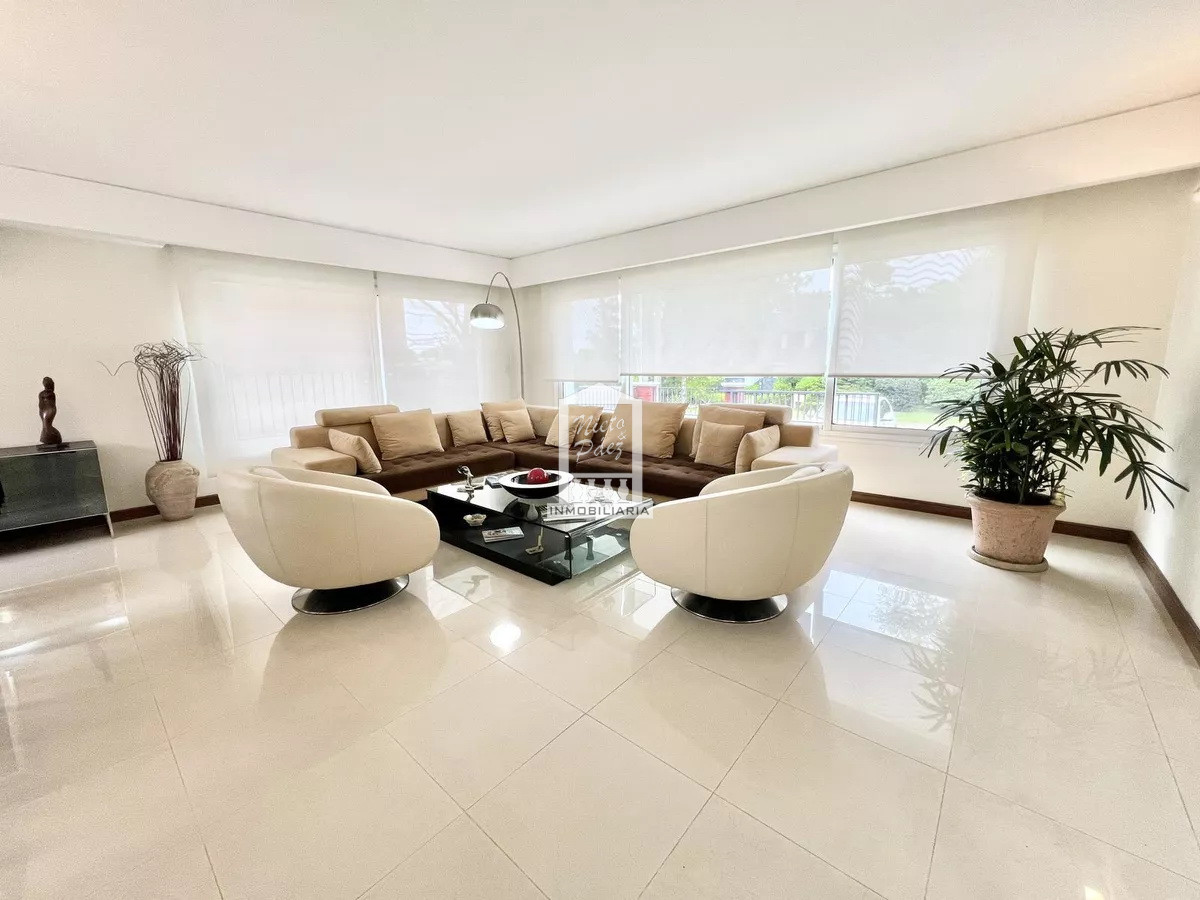 Casa ID.39618 - Mansa, 487 m2 construidos. Losa radiante. Piscina climatizada