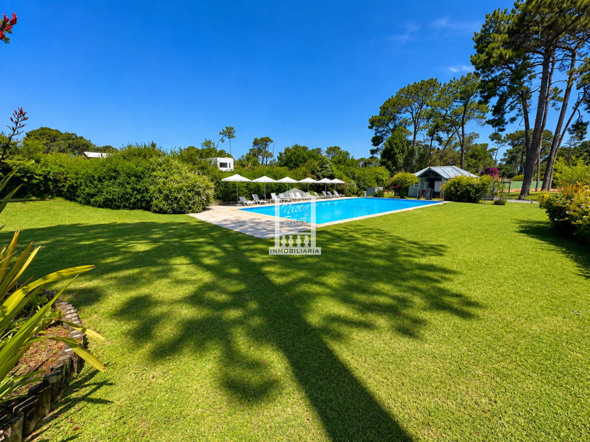 Casa ID.34815 - Barrio privado, moderna, 5 suites, 489 m2, ideal para vivir todo el año.
