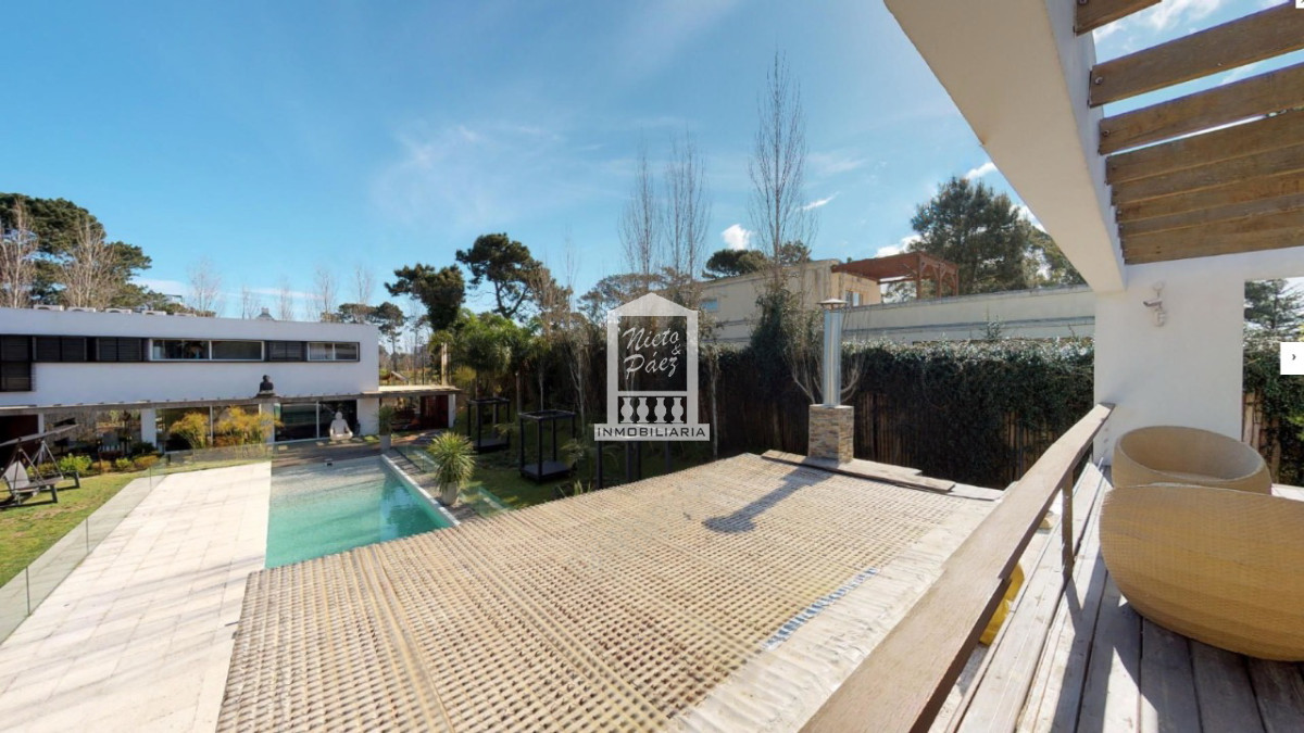 Casa ID.34815 - Barrio privado, moderna, 5 suites, 489 m2, ideal para vivir todo el año.