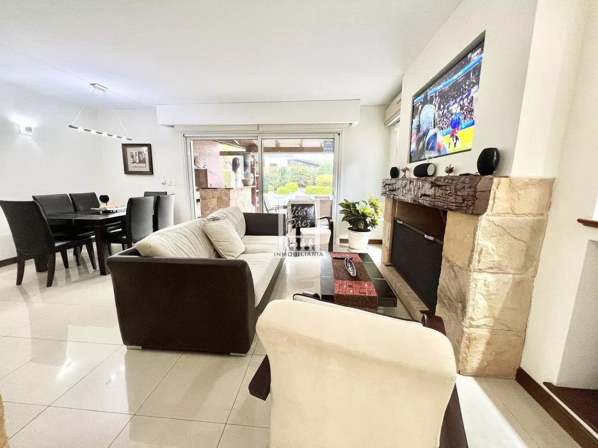 Casa ID.39618 - Mansa, 487 m2 construidos. Losa radiante. Piscina climatizada