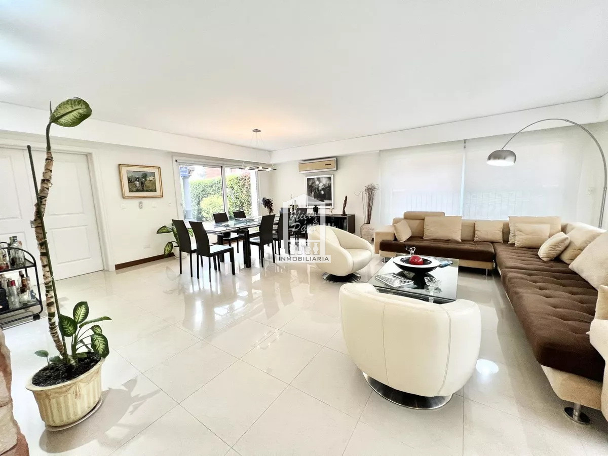 Casa ID.39618 - Mansa, 487 m2 construidos. Losa radiante. Piscina climatizada