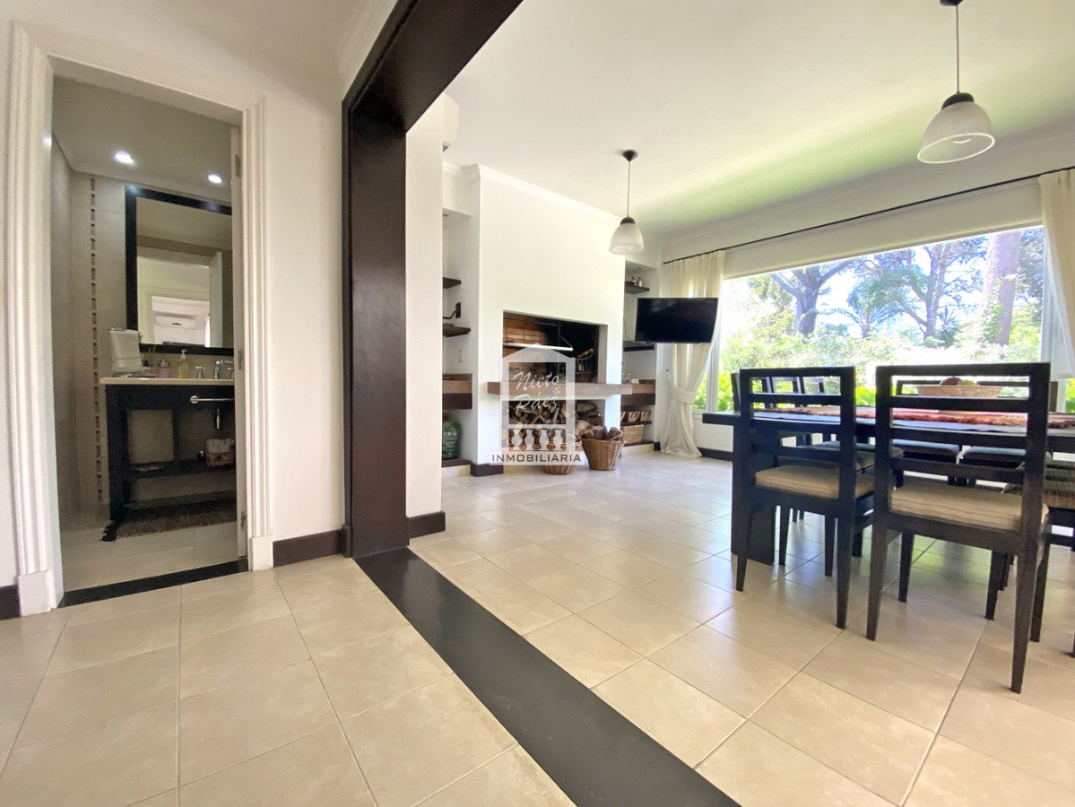 Casa ID.34498 - Barrio privado, Playa Mansa, 4 suites, piscina, playroom, barbacoa.