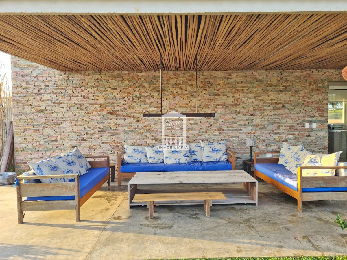 Casa ID.37708 - Pueblo Mío, sobre lago, 4 suites, piscina. Barrio Privado de lujo con amenities.