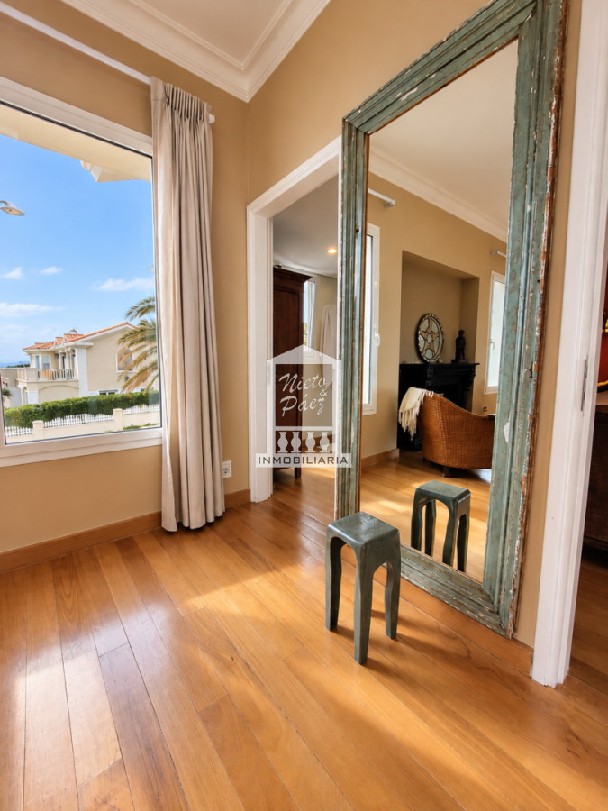 Casa ID.37636 - Primera fila en las mesitas, con toda la vista.