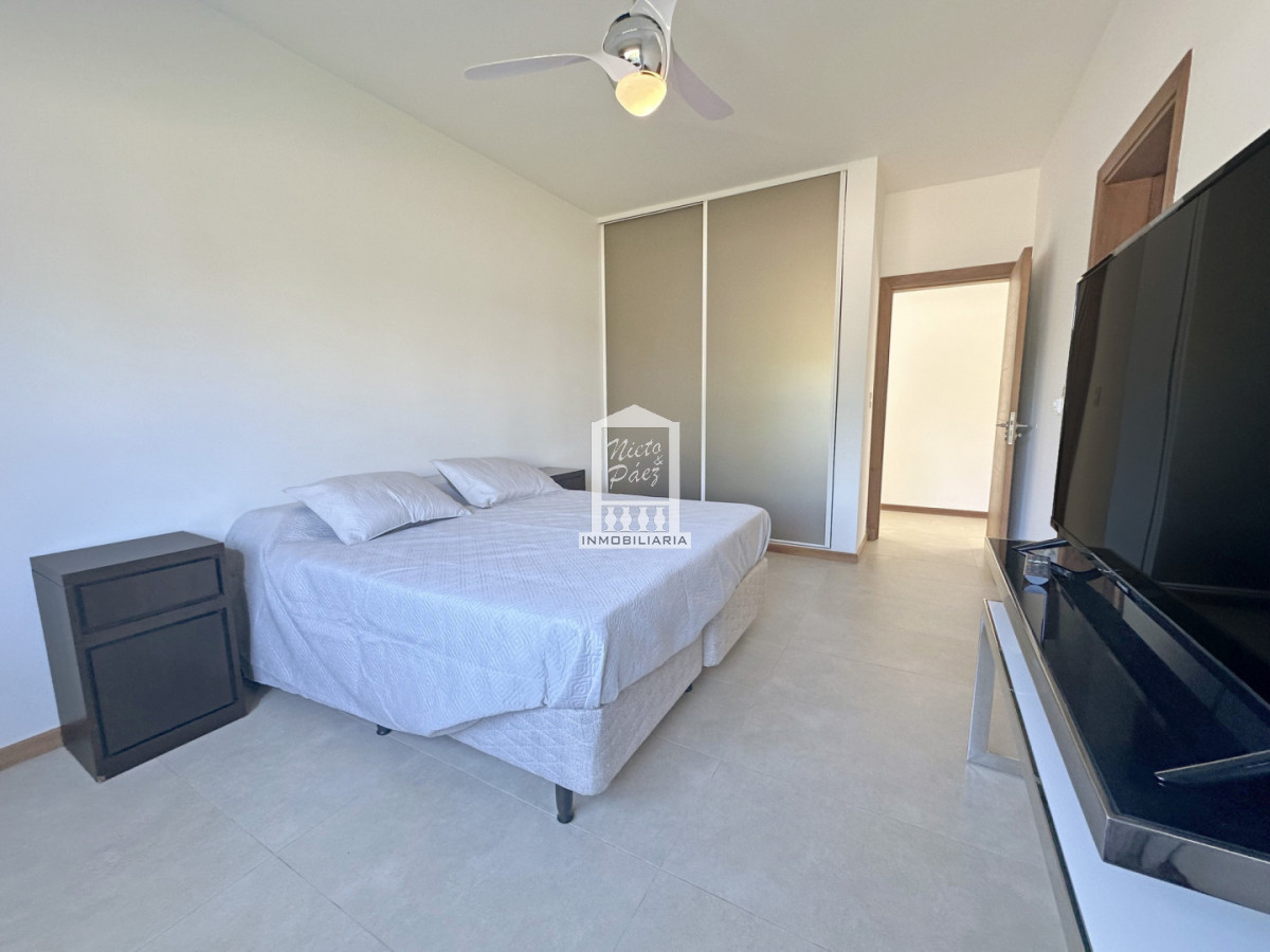 Casa ID.34401 - Barrio Privado, Playa Mansa. 5 suites + servicio, 2 piscinas. Losa radiante. 