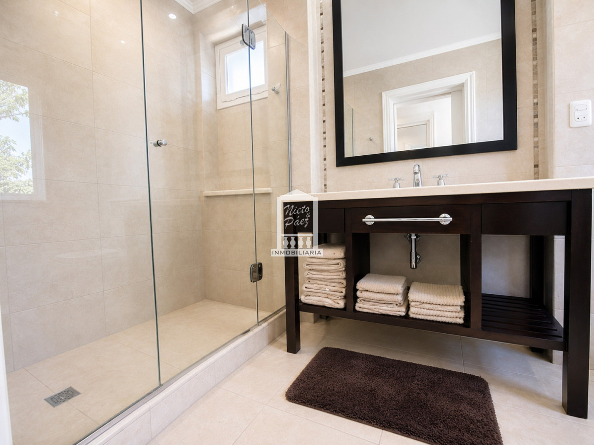 Casa ID.34498 - Barrio privado, Playa Mansa, 4 suites, piscina, playroom, barbacoa.