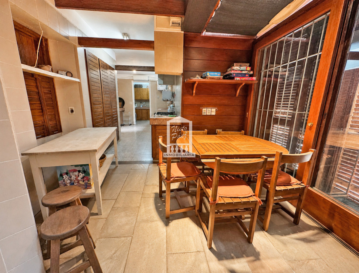 Casa ID.40237 - 565 m2 construidos, 1.495 m2 de terreno. Playa Mansa